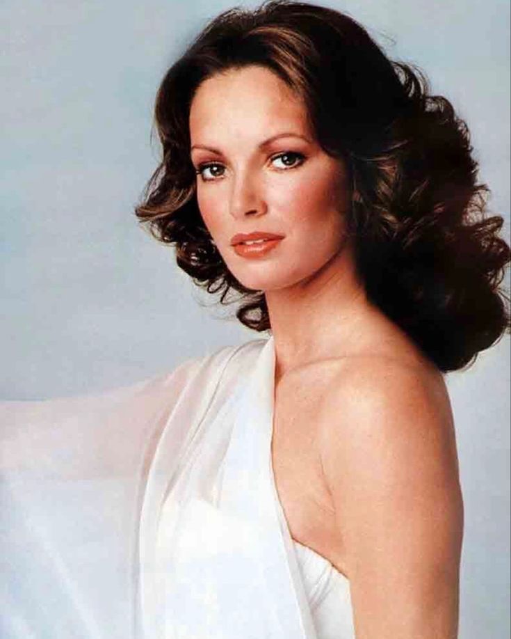 Beyond acting, she built a successful career designing clothing and furniture for Kmart. (Image by @realjaclynsmith via Instagram)