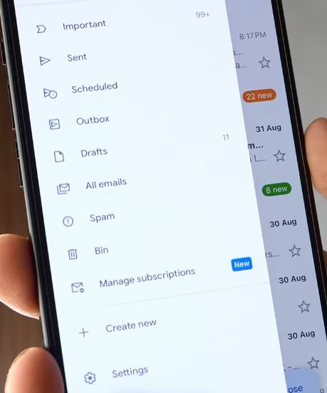 Both addresses can sign into Google services, keeping access seamless. (Image by @amaan.cg via Instagram)